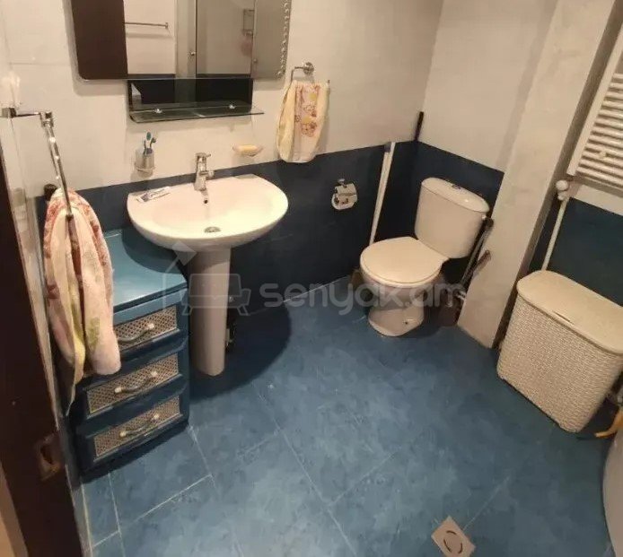2 Սենյականոց Բնակարան Քարե Շենքում, 50քմ, 3/4 հարկ, Կապիտալ Վերանորոգված