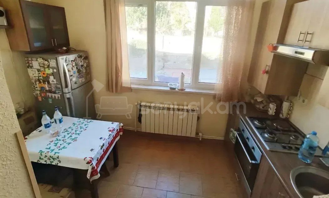2 Սենյականոց Բնակարան Քարե Շենքում, 50քմ, 3/4 հարկ, Կապիտալ Վերանորոգված