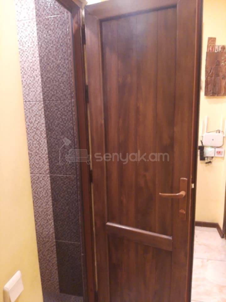 3 Սենյականոց Բնակարան Քարե Շենքում, 60քմ, 3/5 հարկ, Կապիտալ Վերանորոգված
