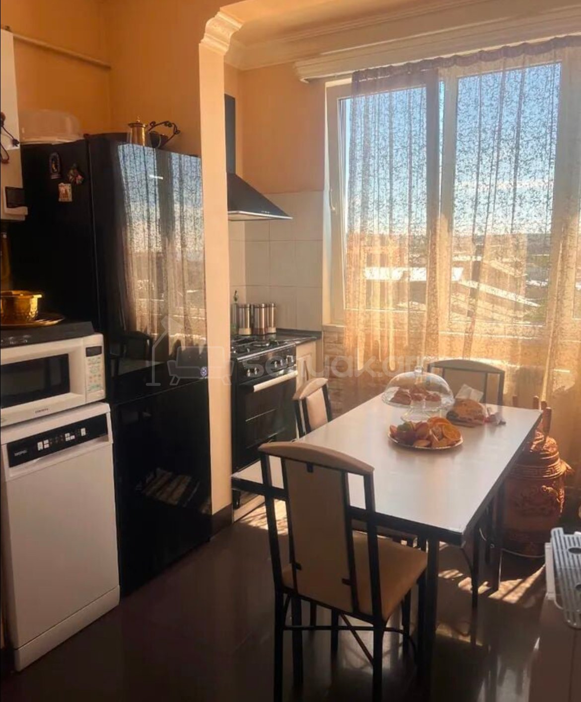 3 Սենյականոց Բնակարան Քարե Շենքում, 80քմ, 4/5 հարկ, Կապիտալ Վերանորոգված
