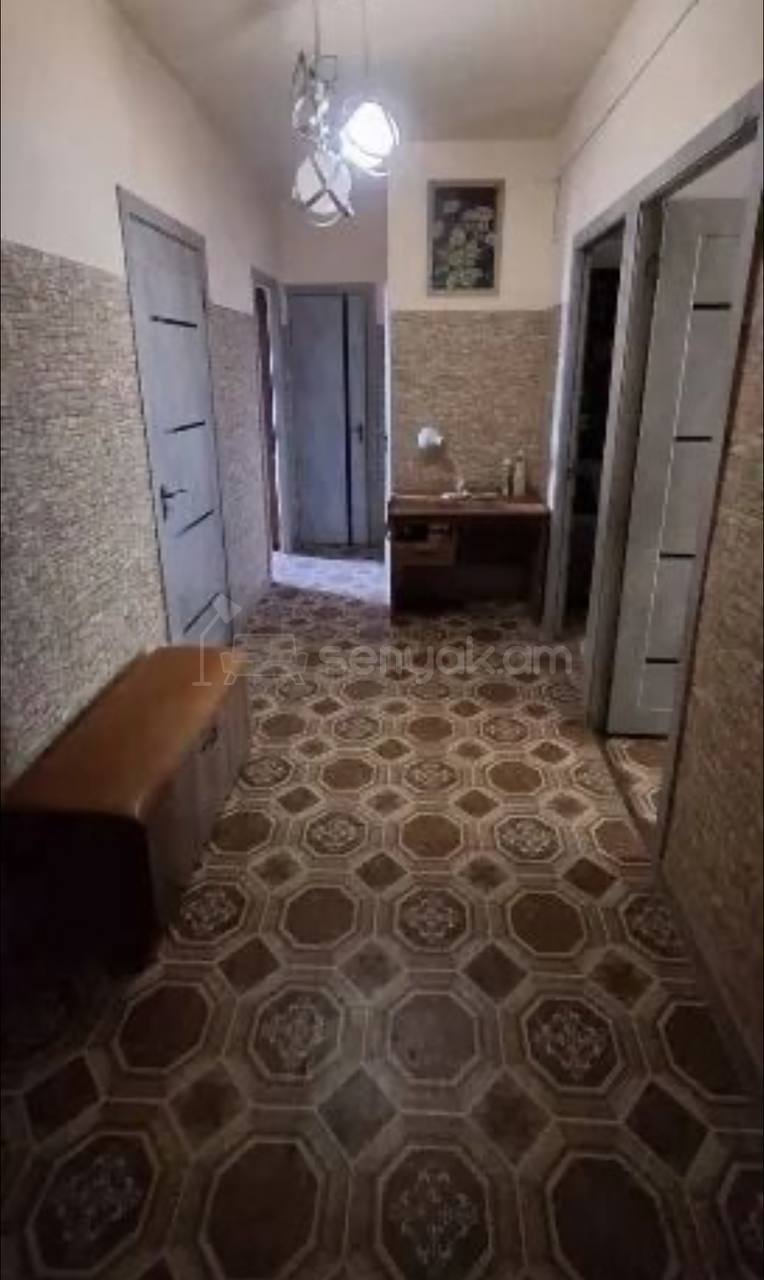 3 Սենյականոց Բնակարան, 77քմ, 1/9 հարկ, Նորմալ Վիճակում