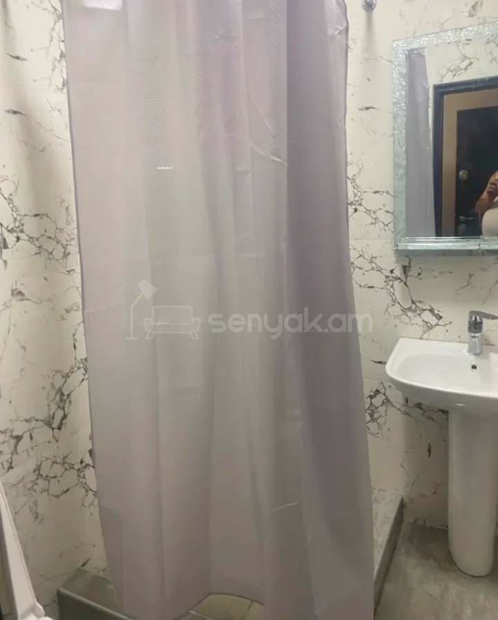 2 Սենյականոց Բնակարան Քարե Շենքում, 50քմ, 2/2 հարկ, Նորմալ Վիճակում, Կահավորված