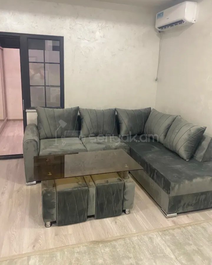 2 Սենյականոց Բնակարան Քարե Շենքում, 50քմ, 2/2 հարկ, Նորմալ Վիճակում, Կահավորված