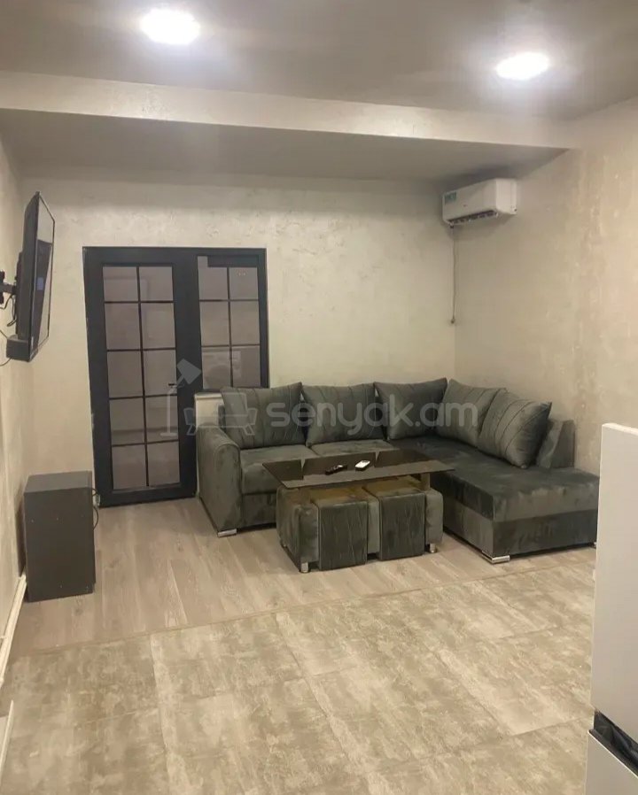 2 Սենյականոց Բնակարան Քարե Շենքում, 50քմ, 2/2 հարկ, Նորմալ Վիճակում, Կահավորված