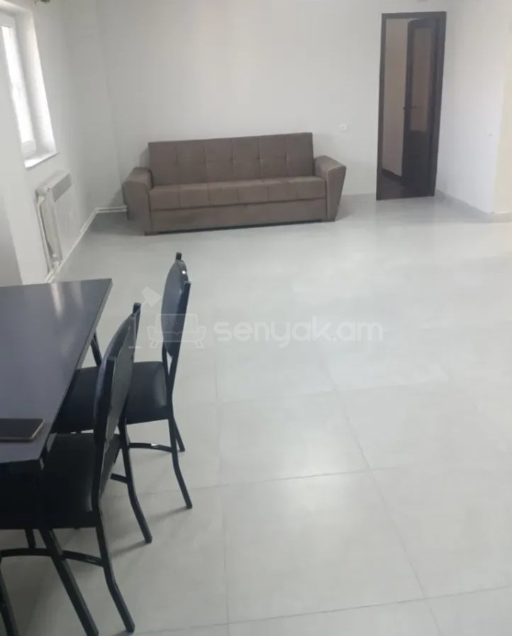 2 Սենյականոց Բնակարան Քարե Շենքում, 65քմ, 4/4 հարկ, Նորմալ Վիճակում, Կահավորված