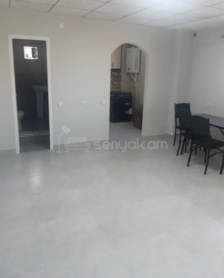 2 Սենյականոց Բնակարան Քարե Շենքում, 65քմ, 4/4 հարկ, Նորմալ Վիճակում, Կահավորված