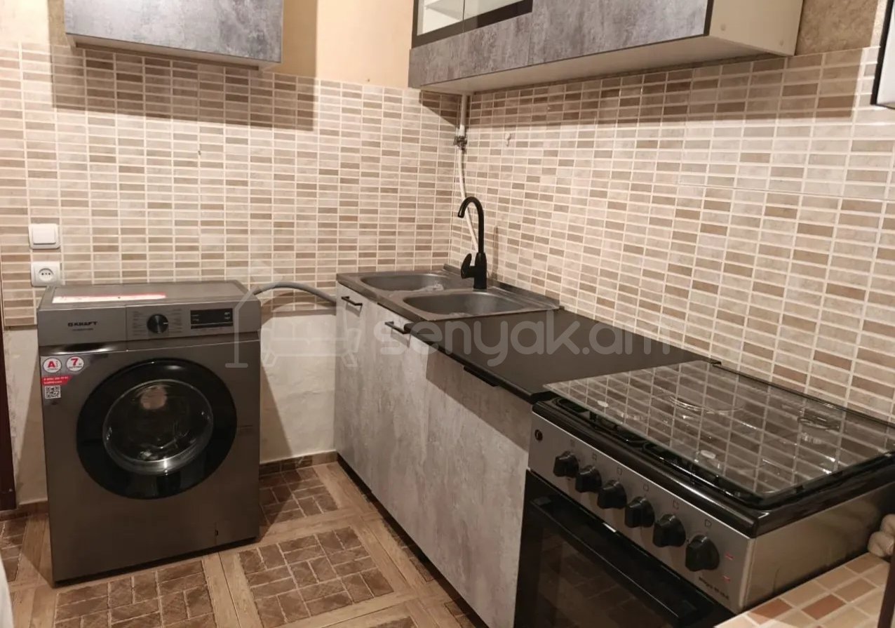 2 Սենյականոց Բնակարան Քարե Շենքում, 40քմ, 4/5 հարկ, Նորմալ Վիճակում, Կահավորված