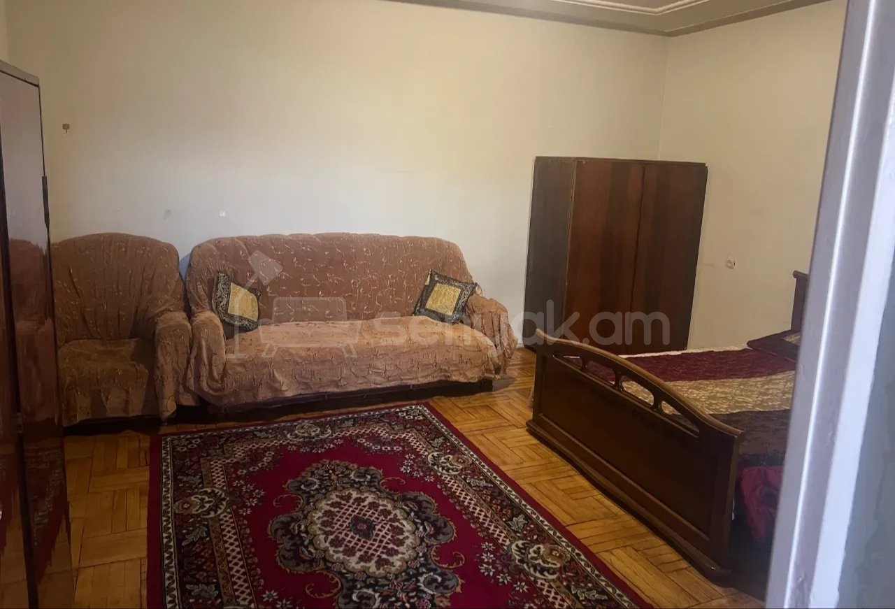 2 Սենյականոց Բնակարան Քարե Շենքում, 45քմ, 1/1 հարկ, Նորմալ Վիճակում, Կահավորված, Արևկող