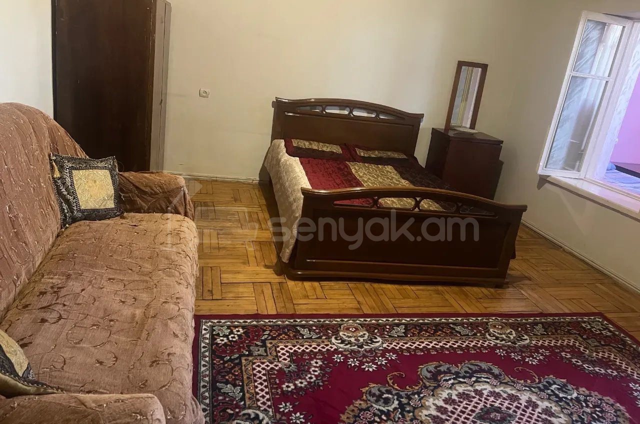 2 Սենյականոց Բնակարան Քարե Շենքում, 45քմ, 1/1 հարկ, Նորմալ Վիճակում, Կահավորված, Արևկող