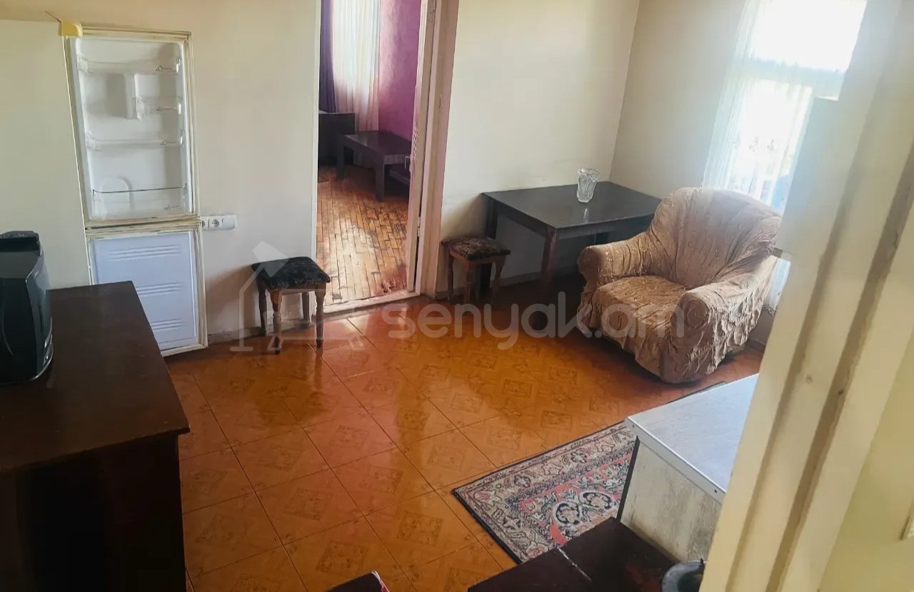 2 Սենյականոց Բնակարան Քարե Շենքում, 45քմ, 1/1 հարկ, Նորմալ Վիճակում, Կահավորված, Արևկող