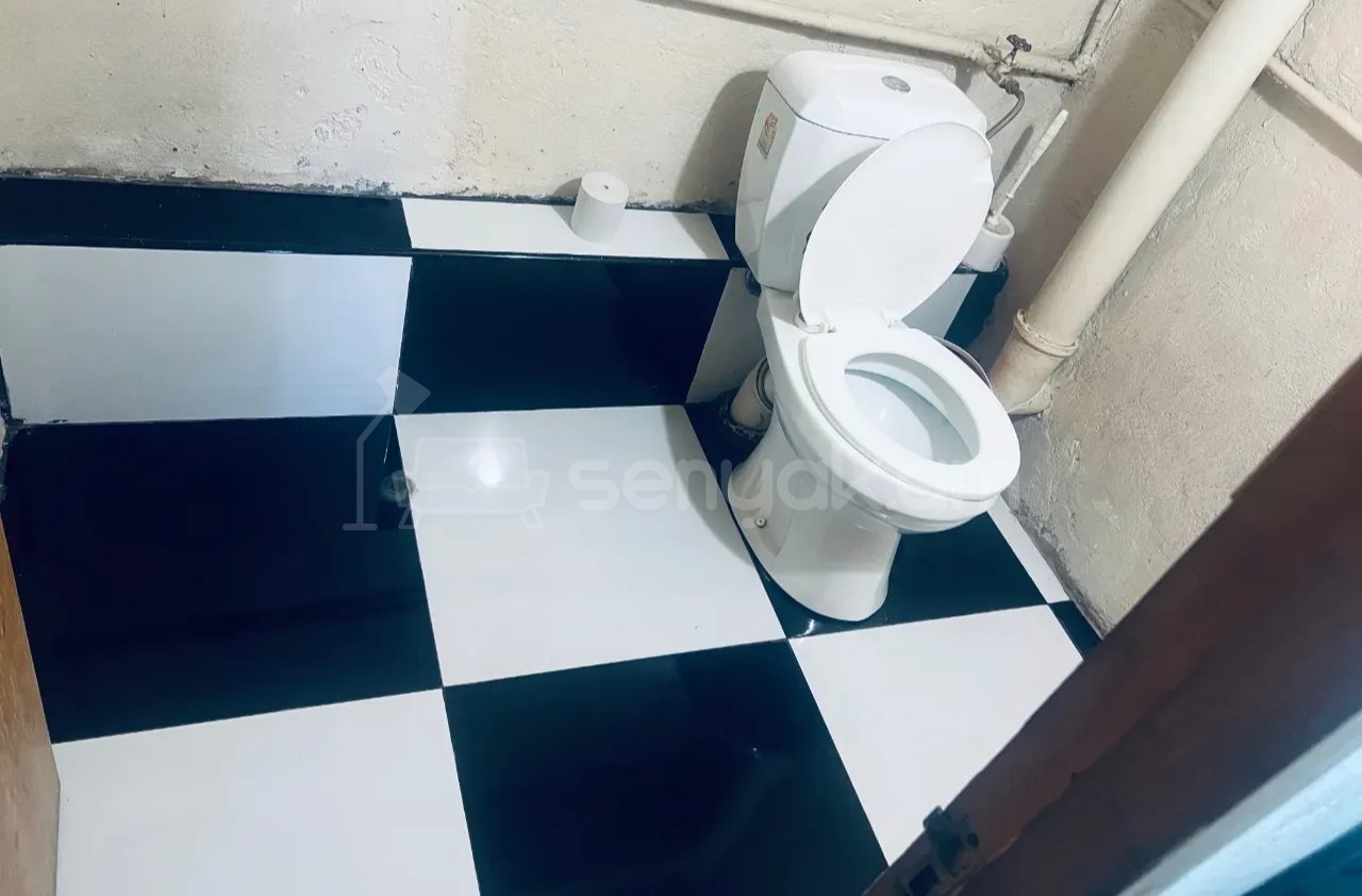 1 Սենյականոց Բնակարան Քարե Շենքում, 28քմ, 1/4 հարկ, Նորմալ Վիճակում, Կահավորված