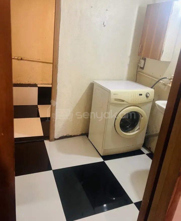 1 Սենյականոց Բնակարան Քարե Շենքում, 28քմ, 1/4 հարկ, Նորմալ Վիճակում, Կահավորված