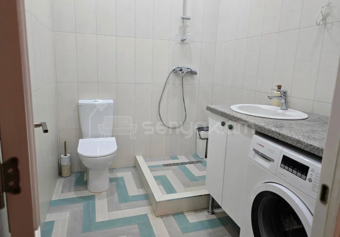 3 Սենյականոց Բնակարան Նորակառույցում, 99քմ, 8/17 հարկ, Կապիտալ Վերանորոգված