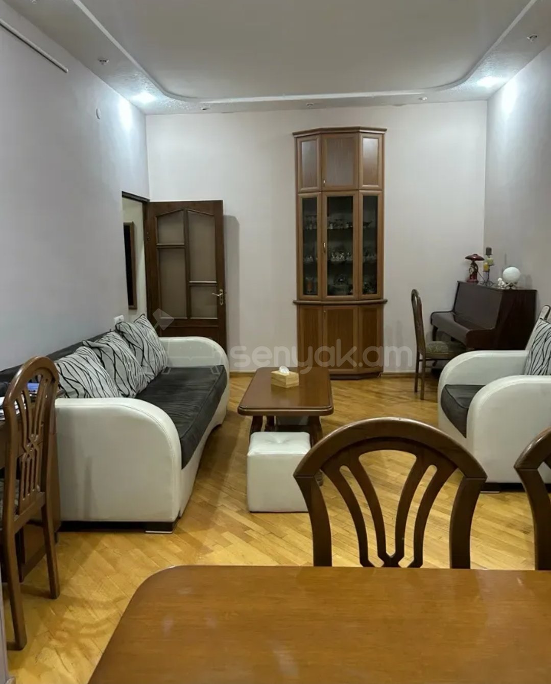 2 Սենյականոց Բնակարան Քարե Շենքում, 50քմ, 2/4 հարկ, Նորմալ Վիճակում, Կահավորված, Արևկող