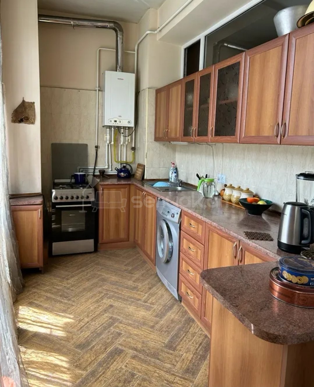 2 Սենյականոց Բնակարան Քարե Շենքում, 50քմ, 2/4 հարկ, Նորմալ Վիճակում, Կահավորված, Արևկող