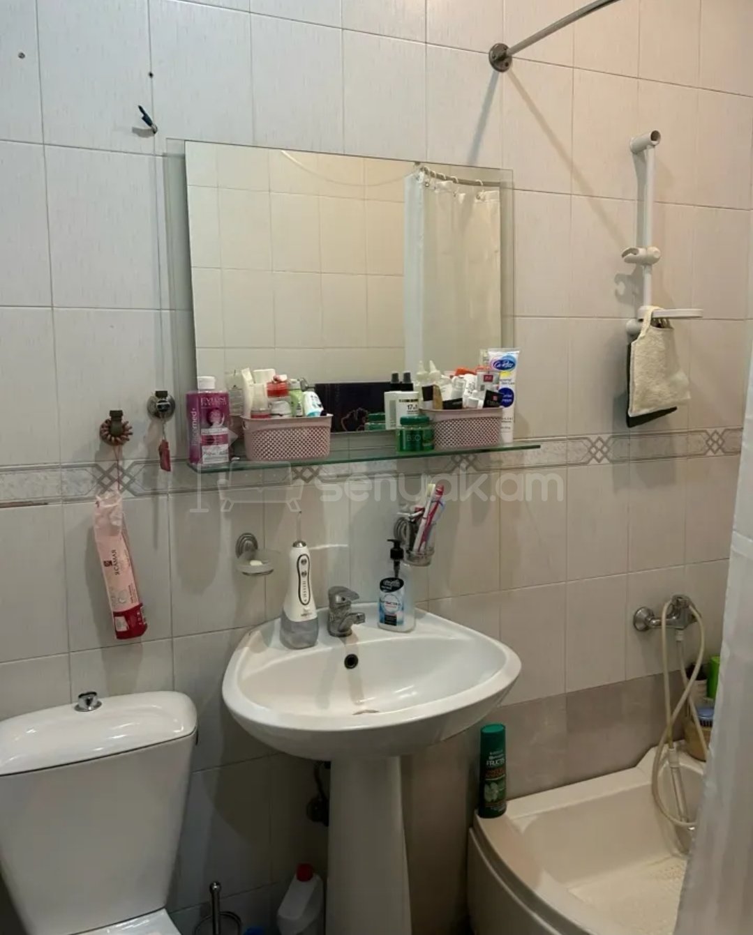 2 Սենյականոց Բնակարան Քարե Շենքում, 50քմ, 2/4 հարկ, Նորմալ Վիճակում, Կահավորված, Արևկող