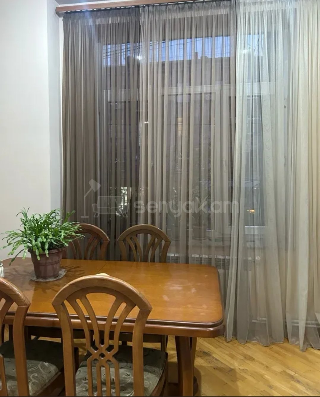 2 Սենյականոց Բնակարան Քարե Շենքում, 50քմ, 2/4 հարկ, Նորմալ Վիճակում, Կահավորված, Արևկող