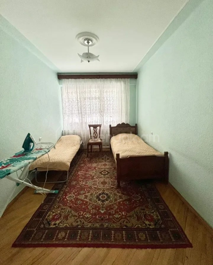 3 Սենյականոց Բնակարան Քարե Շենքում, 75քմ, 1/5 հարկ, Կապիտալ Վերանորոգված, Կահավորված