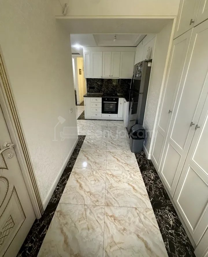 2 Սենյականոց Բնակարան Քարե Շենքում, 46քմ, 3/5 հարկ, Կապիտալ Վերանորոգված
