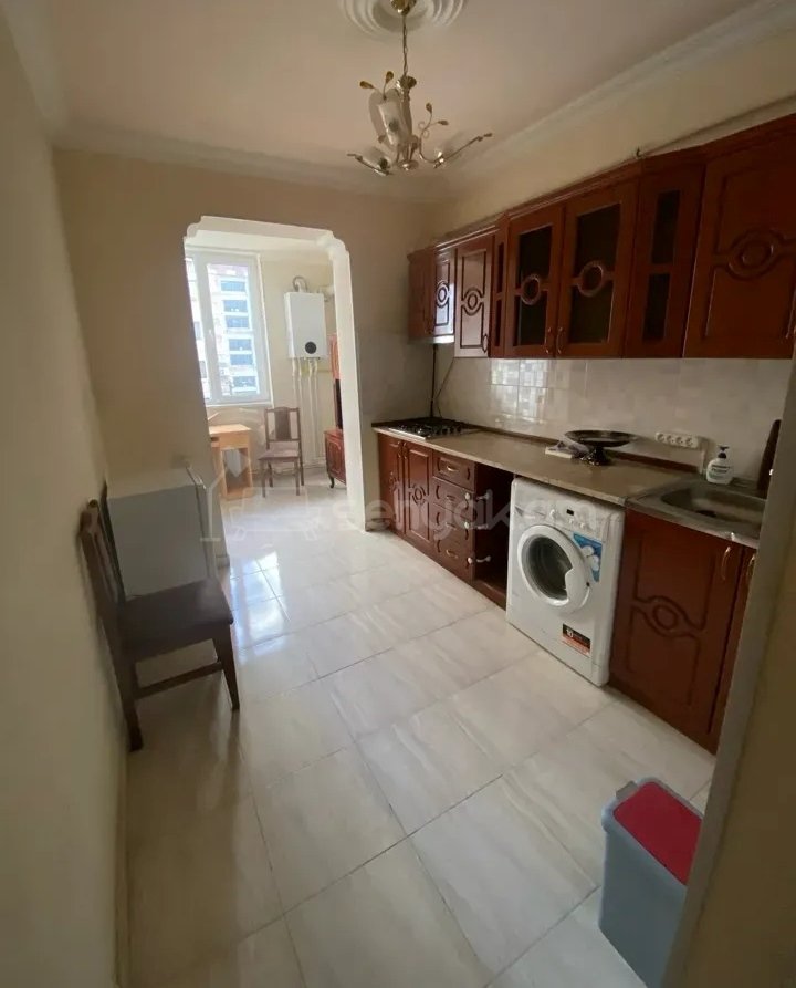 2 Սենյականոց Բնակարան Քարե Շենքում, 60քմ, 3/5 հարկ, Նորմալ Վիճակում