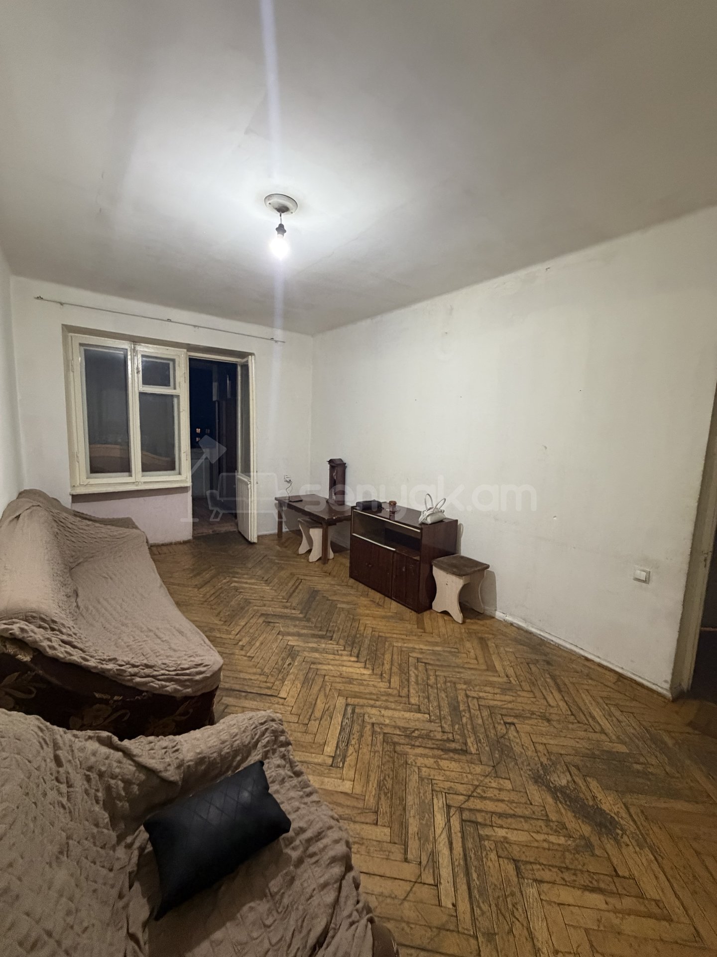 2 Սենյականոց Բնակարան Քարե Շենքում, 30քմ, 3/5 հարկ, Կոսմետիկ Վերանորոգված, Մասամբ Կահավորված, Արևկող
