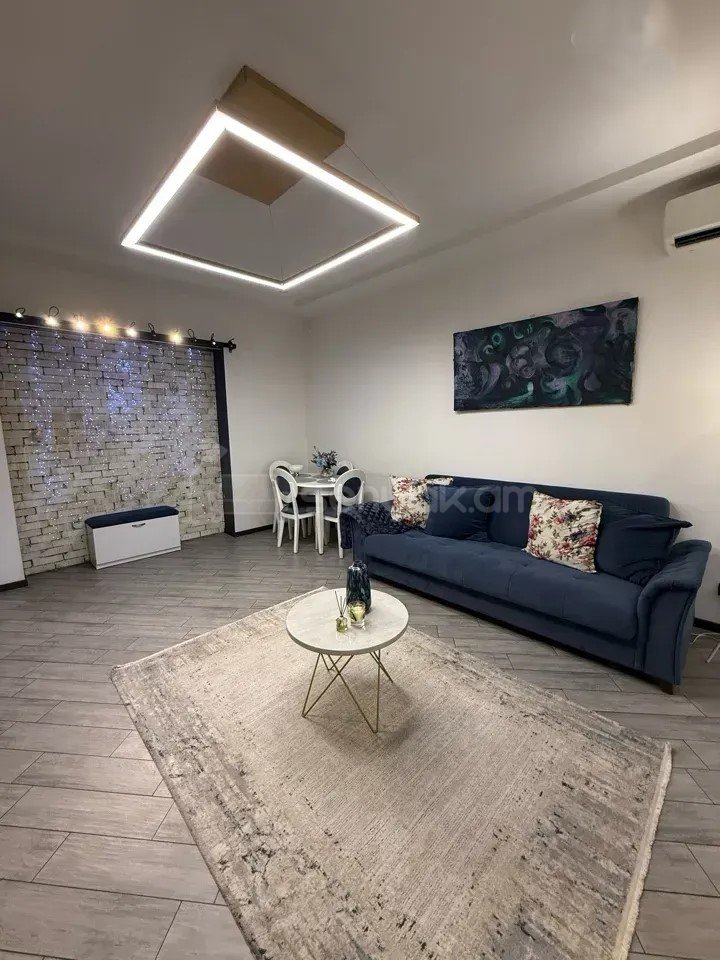 2 Սենյականոց Բնակարան Քարե Շենքում, 47քմ, 3/4 հարկ, Կապիտալ Վերանորոգված