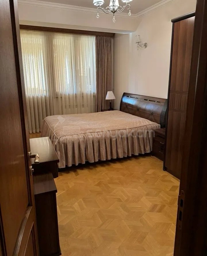 4 Սենյականոց Բնակարան Քարե Շենքում, 103քմ, 2/5 հարկ, Կապիտալ Վերանորոգված