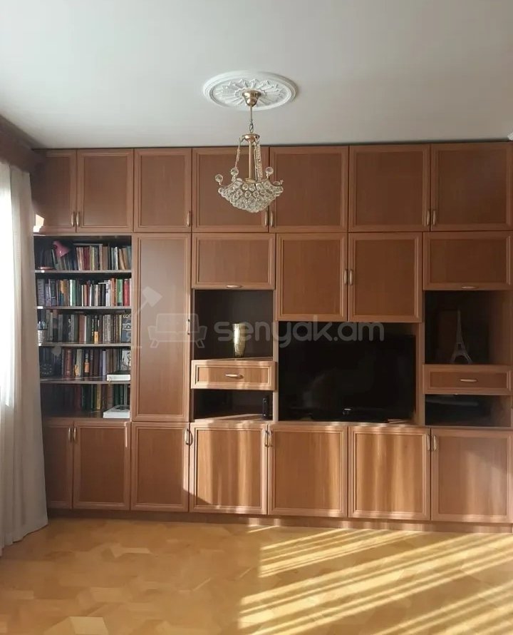 4 Սենյականոց Բնակարան Քարե Շենքում, 103քմ, 2/5 հարկ, Կապիտալ Վերանորոգված