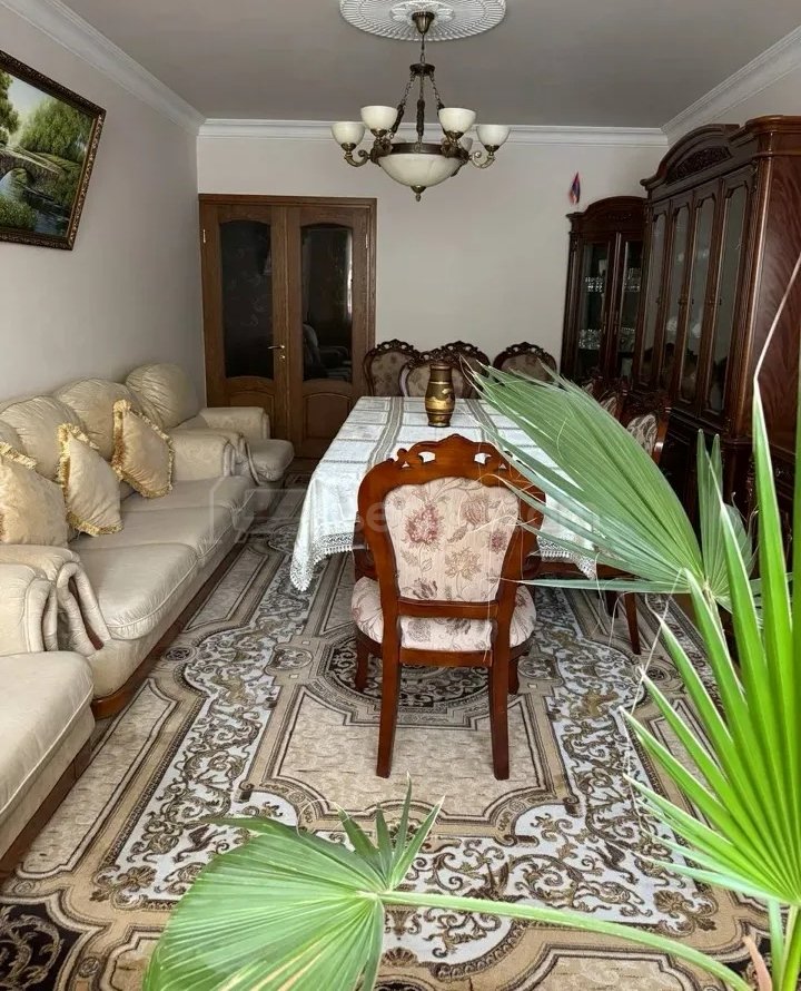 4 Սենյականոց Բնակարան Քարե Շենքում, 103քմ, 2/5 հարկ, Կապիտալ Վերանորոգված