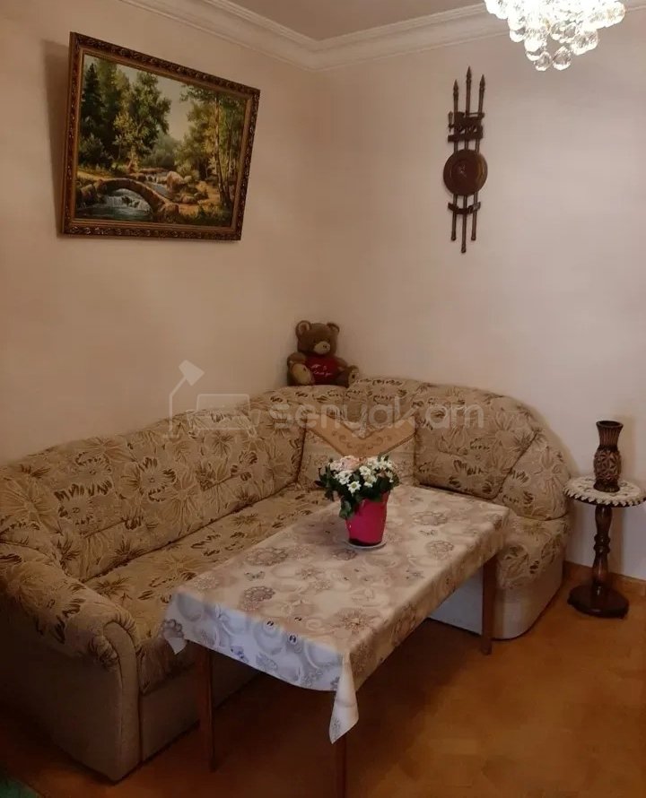 4 Սենյականոց Բնակարան Քարե Շենքում, 103քմ, 2/5 հարկ, Կապիտալ Վերանորոգված