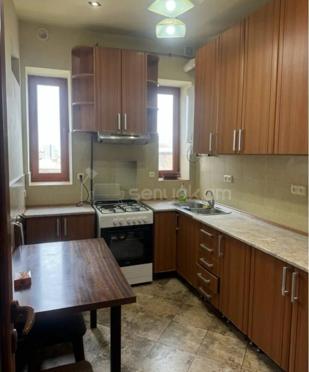 4 Սենյականոց Բնակարան Քարե Շենքում, 90քմ, 5/6 հարկ, Կապիտալ Վերանորոգված, Կահավորված