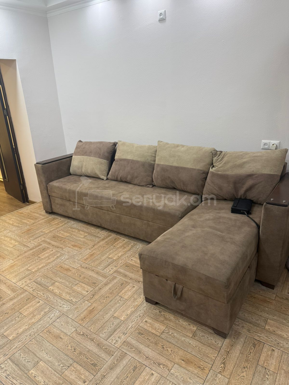 3 Սենյականոց Բնակարան Քարե Շենքում, 60քմ, 1/1 հարկ, Կապիտալ Վերանորոգված, Կահավորված, Արևկող