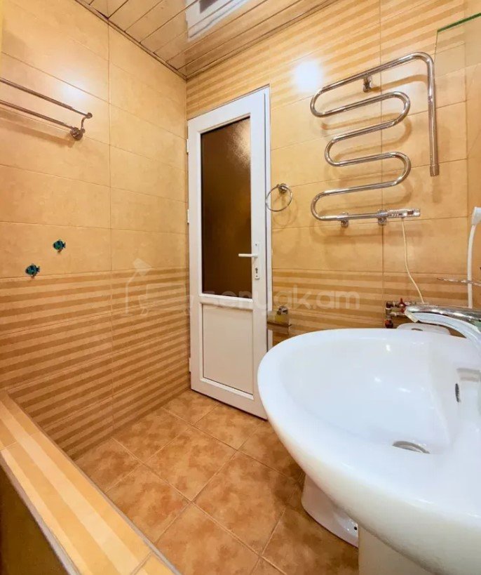 1 Սենյականոց Բնակարան Քարե Շենքում, 29քմ, 5/5 հարկ, Կապիտալ Վերանորոգված