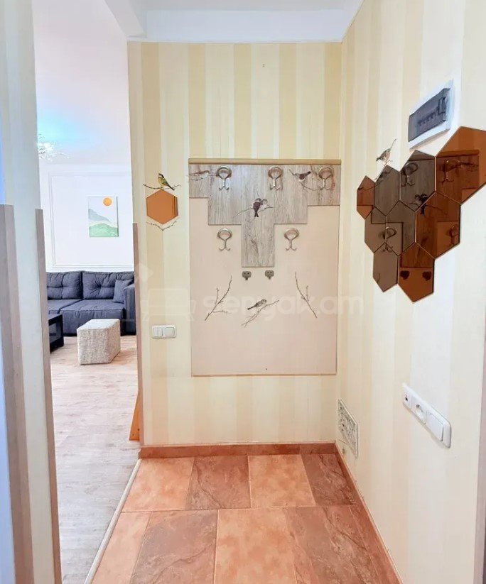 1 Սենյականոց Բնակարան Քարե Շենքում, 29քմ, 5/5 հարկ, Կապիտալ Վերանորոգված