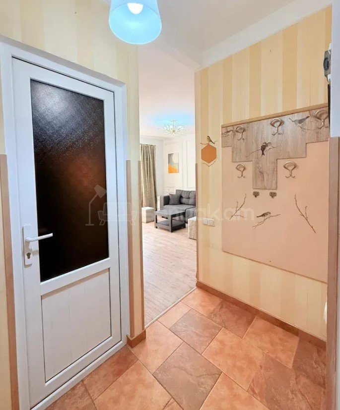 1 Սենյականոց Բնակարան Քարե Շենքում, 29քմ, 5/5 հարկ, Կապիտալ Վերանորոգված