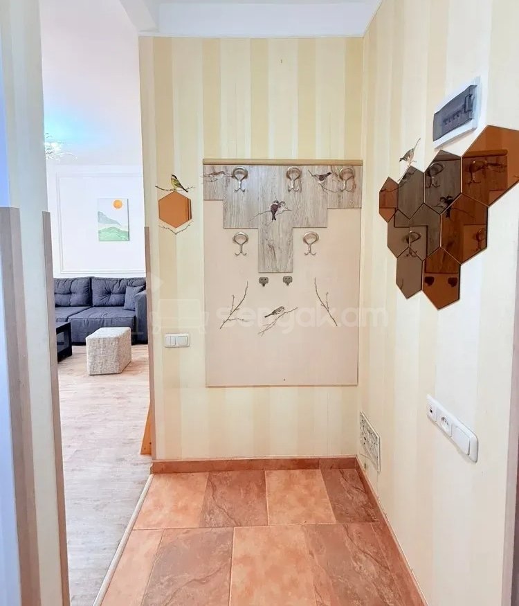 1 Սենյականոց Բնակարան Քարե Շենքում, 32քմ, 5/5 հարկ, Կապիտալ Վերանորոգված
