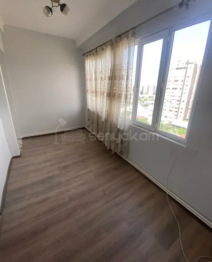 4 Սենյականոց Բնակարան Քարե Շենքում, 74քմ, 7/14 հարկ, Կապիտալ Վերանորոգված, Կահավորված