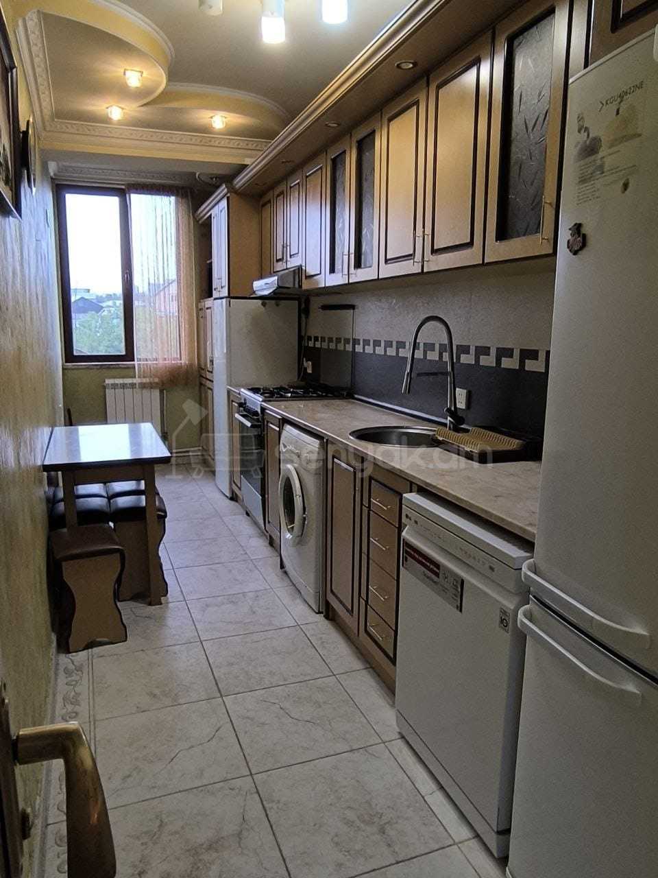 3 Սենյականոց Բնակարան Քարե Շենքում, 77քմ, 5/5 հարկ, Կապիտալ Վերանորոգված