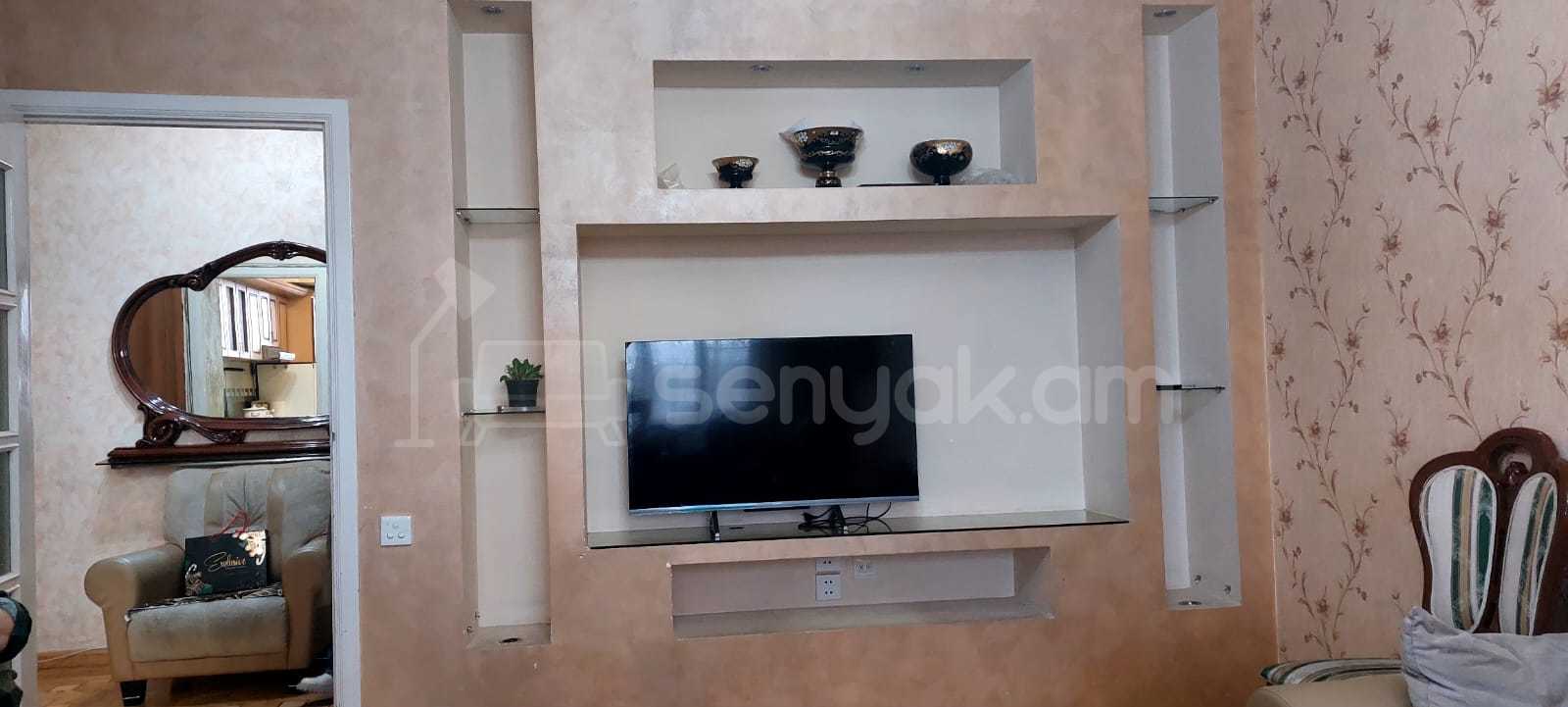 3 Սենյականոց Բնակարան Քարե Շենքում, 77քմ, 5/5 հարկ, Կապիտալ Վերանորոգված