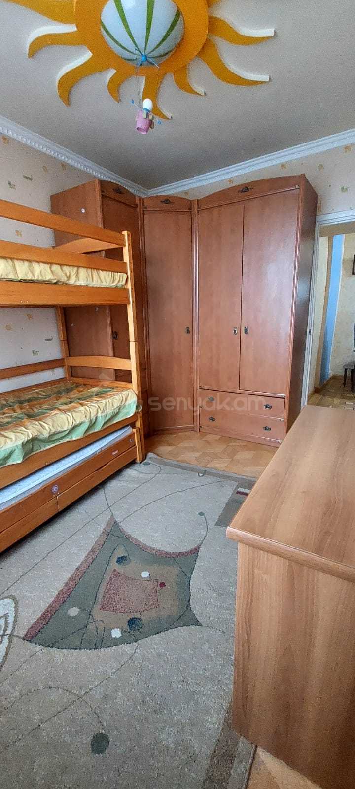 3 Սենյականոց Բնակարան Քարե Շենքում, 77քմ, 5/5 հարկ, Կապիտալ Վերանորոգված