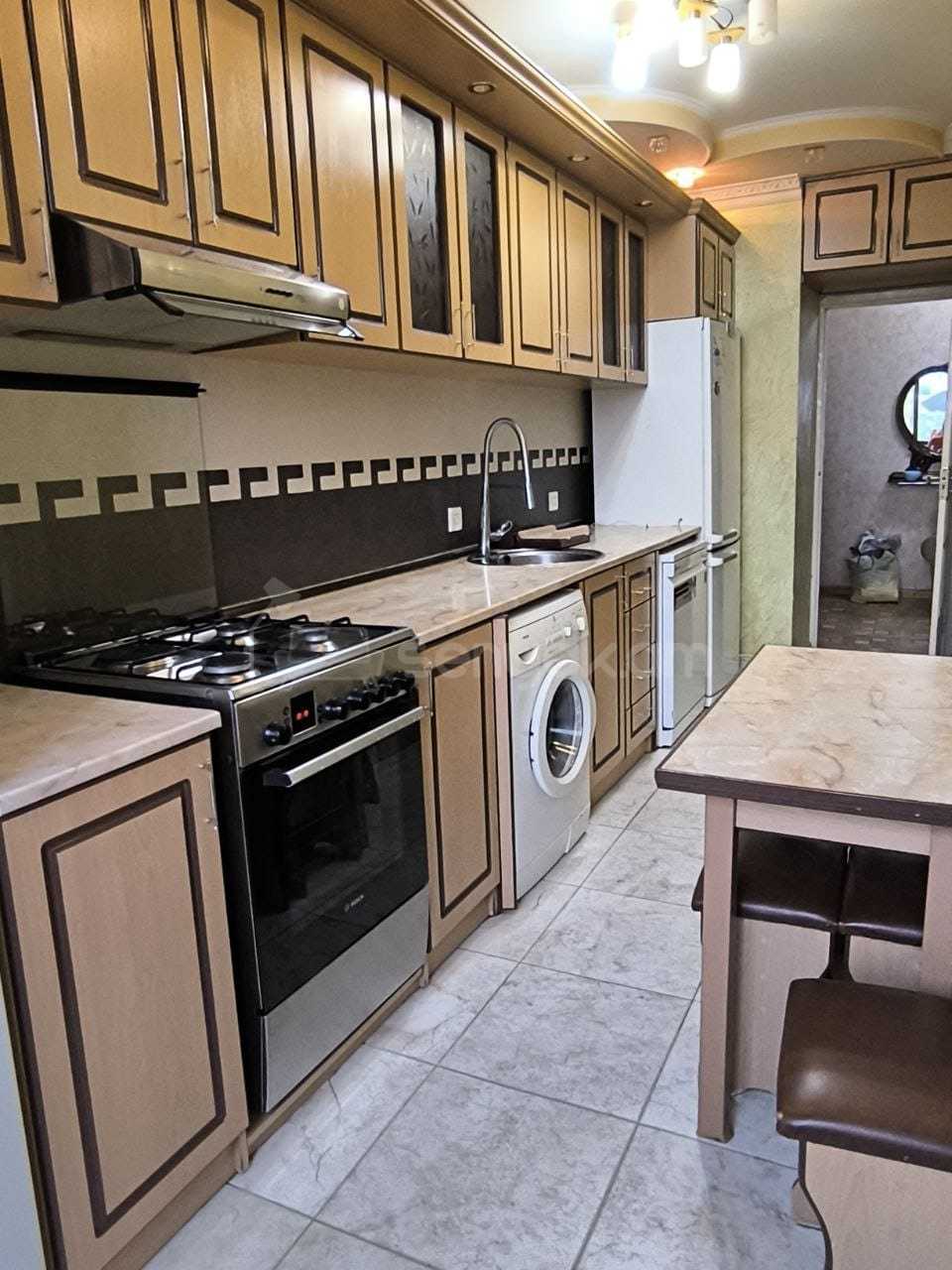 3 Սենյականոց Բնակարան Քարե Շենքում, 77քմ, 5/5 հարկ, Կապիտալ Վերանորոգված