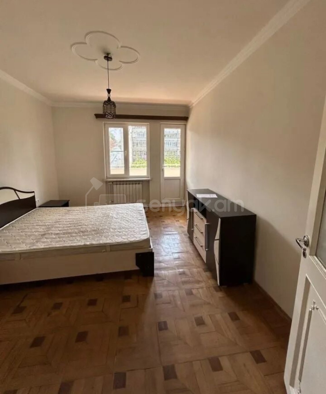 3 Սենյականոց Բնակարան, 97քմ, 4/9 հարկ, Նորմալ Վիճակում, Կահավորված