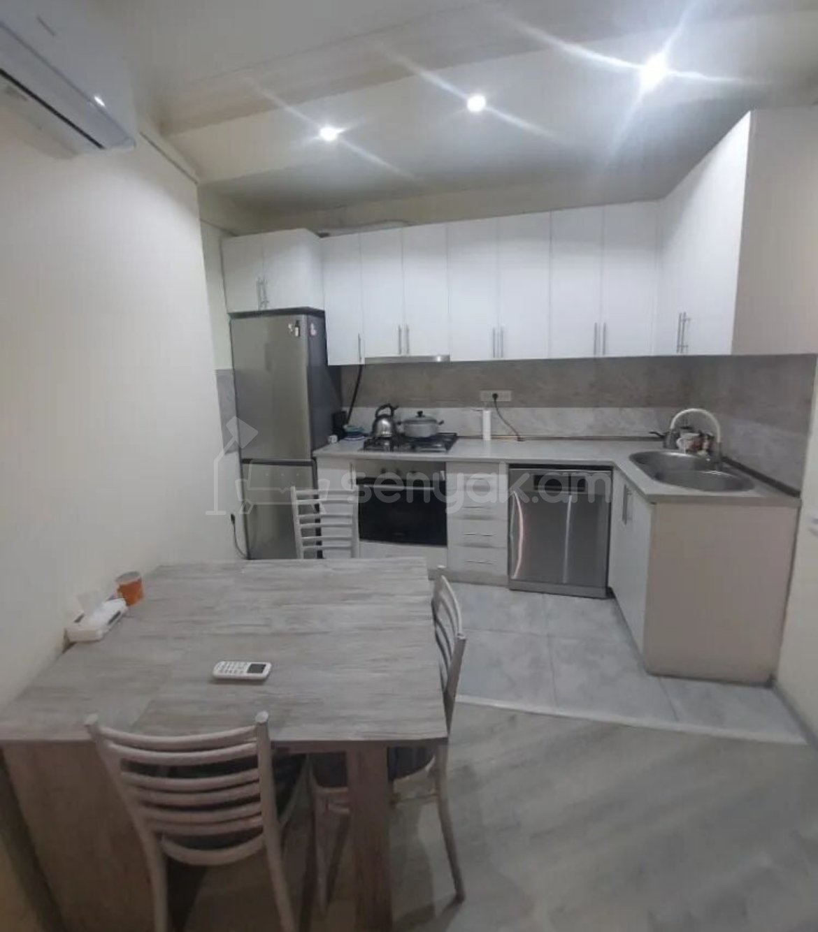 2 Սենյականոց Բնակարան, 45քմ, 12/12 հարկ, Դիզայներական Վերանորոգված, Կահավորված