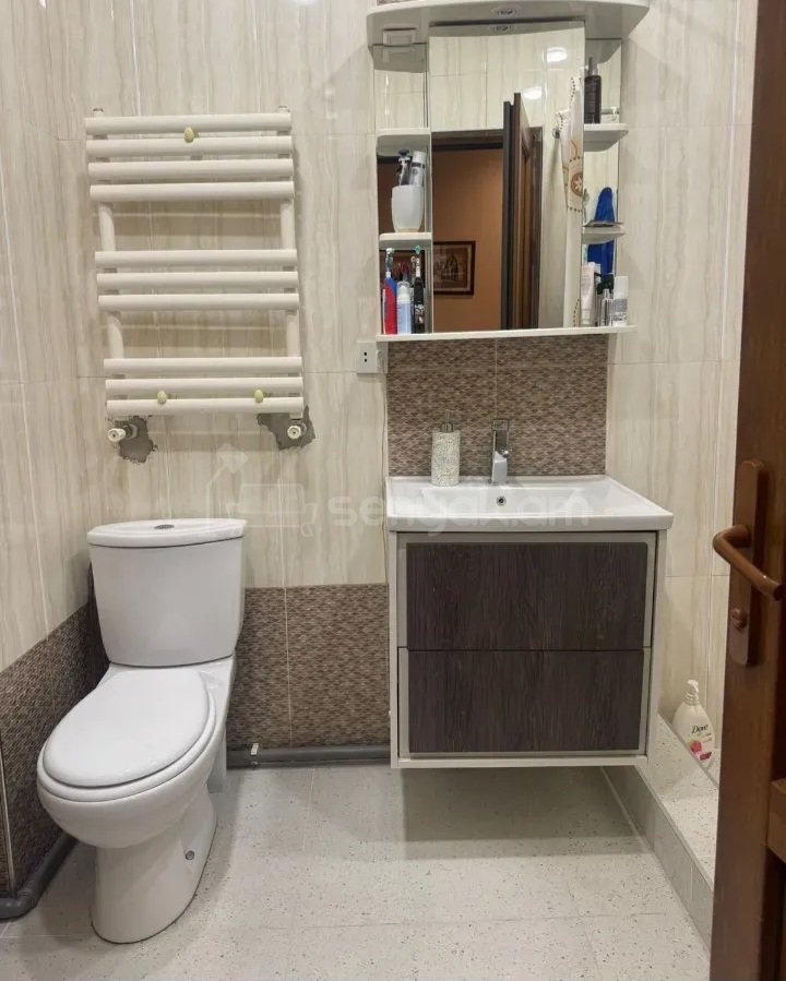 2 Սենյականոց Բնակարան Քարե Շենքում, 65քմ, 3/5 հարկ, Կապիտալ Վերանորոգված, Կահավորված