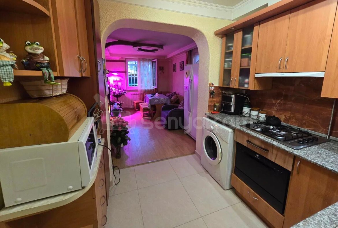 4 Սենյականոց Բնակարան Քարե Շենքում, 91քմ, 1/4 հարկ, Կապիտալ Վերանորոգված