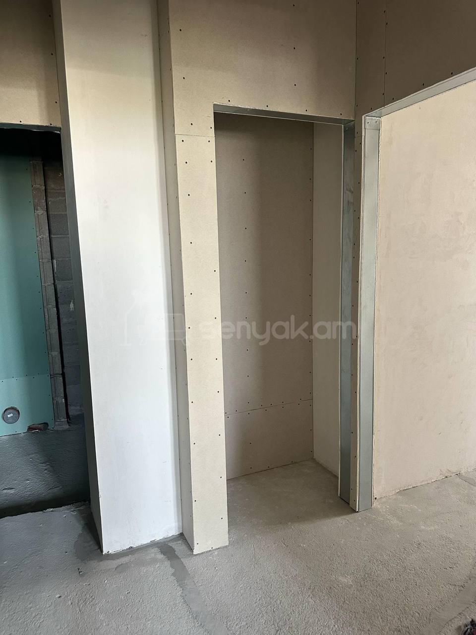 4 Սենյականոց Բնակարան, 101քմ, 6/13 հարկ, Զրոյական Վիճակում