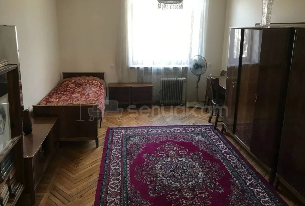 2 Սենյականոց Բնակարան Քարե Շենքում, 55քմ, 3/5 հարկ, Նորմալ Վիճակում, Կահավորված