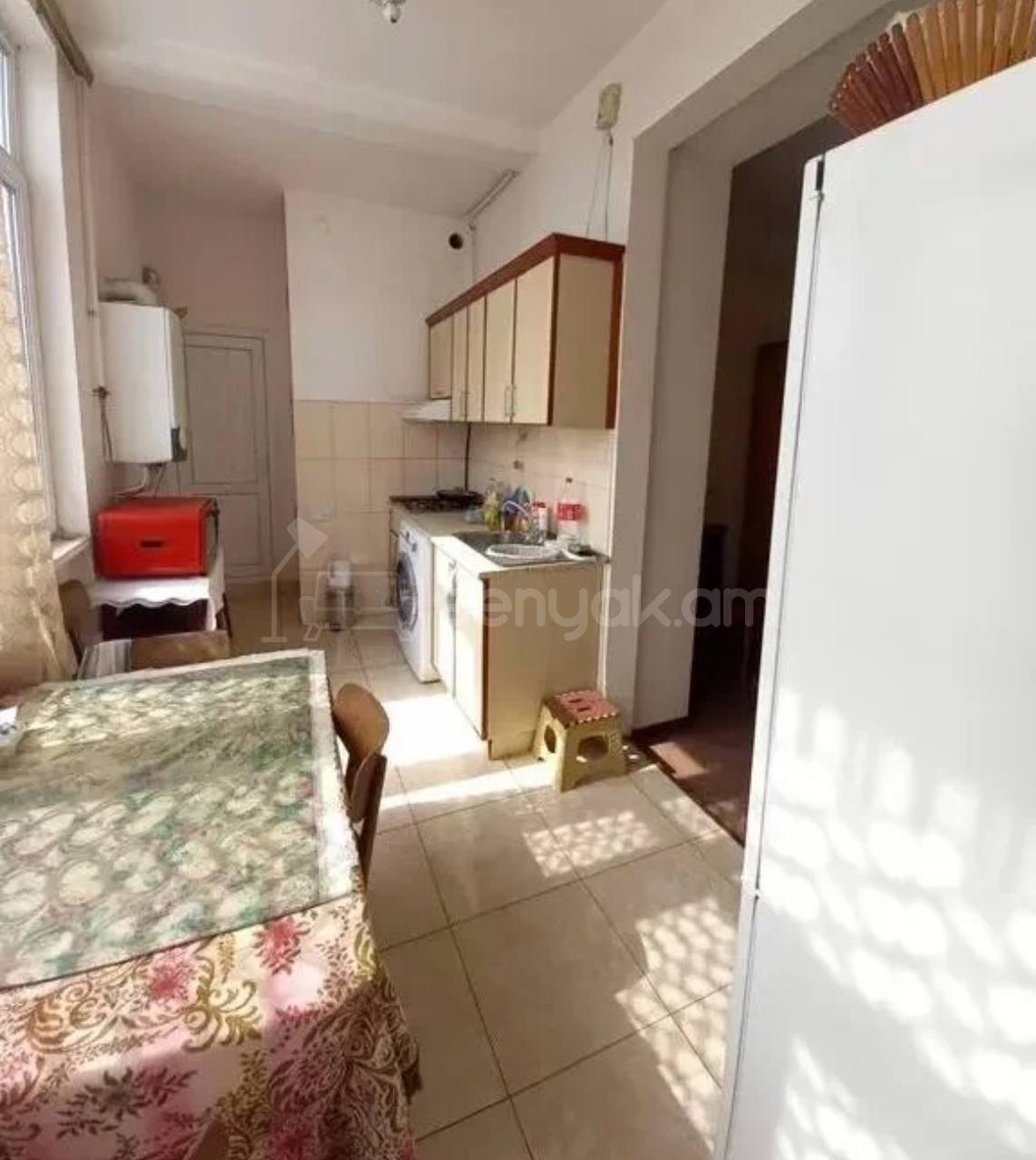2 Սենյականոց Բնակարան Քարե Շենքում, 55քմ, 3/5 հարկ, Նորմալ Վիճակում, Կահավորված