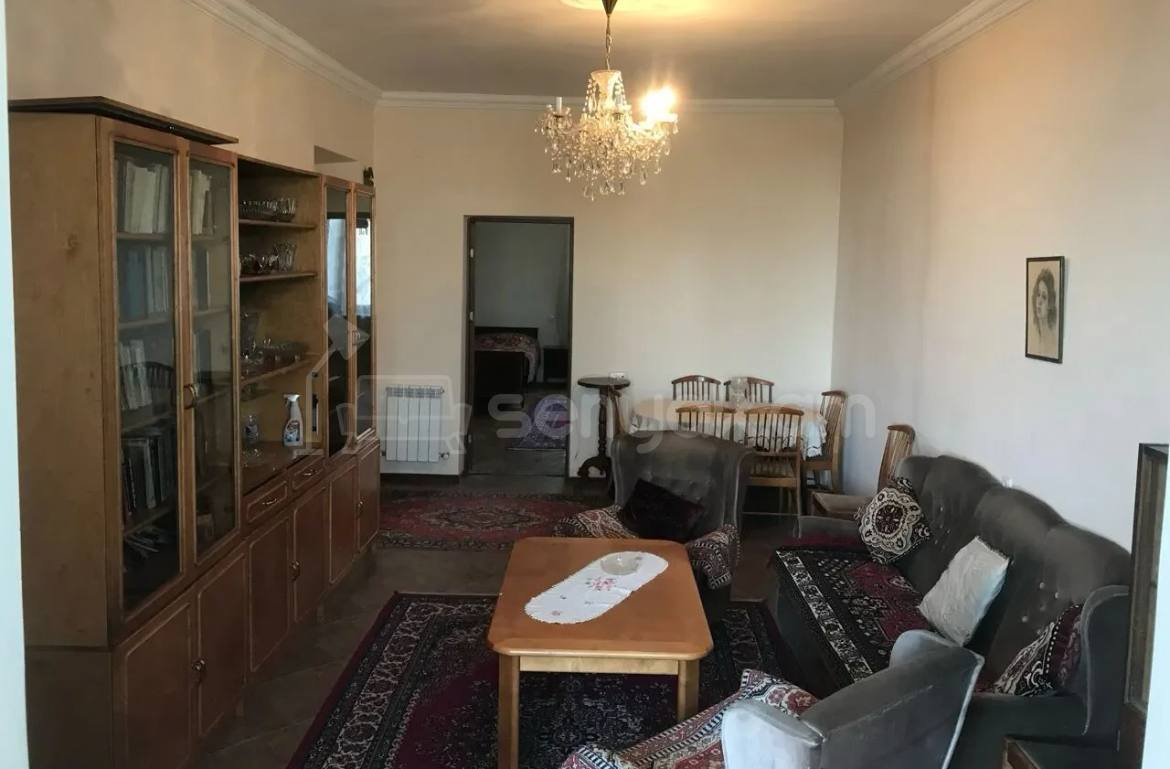 2 Սենյականոց Բնակարան Քարե Շենքում, 55քմ, 3/5 հարկ, Նորմալ Վիճակում, Կահավորված