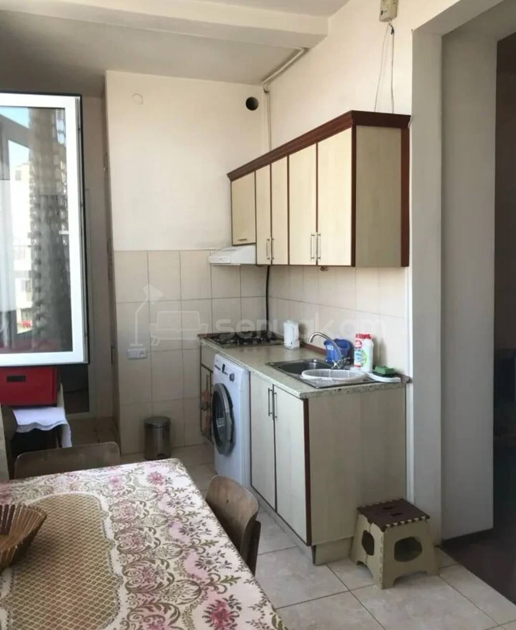 2 Սենյականոց Բնակարան Քարե Շենքում, 55քմ, 3/5 հարկ, Նորմալ Վիճակում, Կահավորված